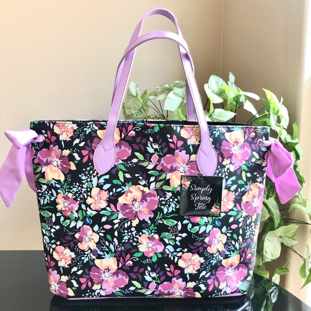 Simply Spring Floral Tote NWT, Magnetic Closure